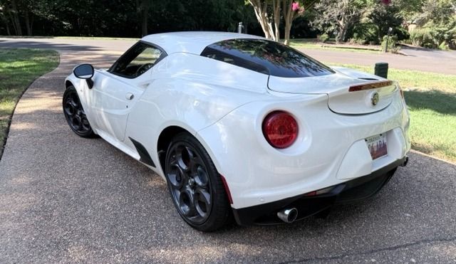 Used 2016 Alfa Romeo 4C Coupe w/ Convenience Group - Coupe RWD image 9