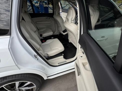 Used 2020 Volvo XC90 T6 Momentum w/ Protection Package Premier AWD/4WD image 8