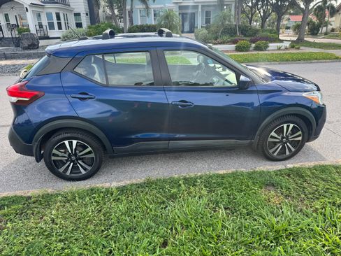 Used 2018 Nissan Kicks SV FWD image 6