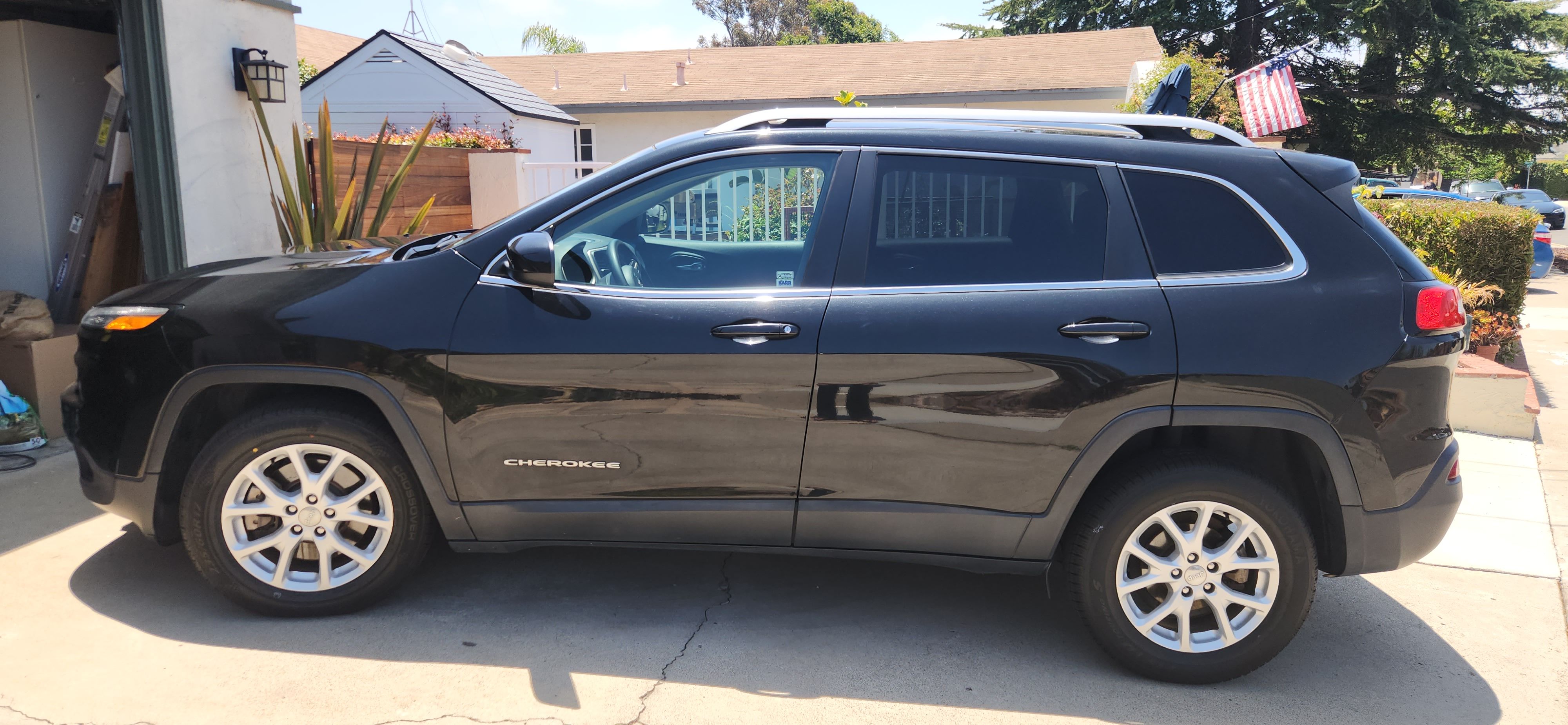 Used 2016 Jeep Cherokee Latitude FWD image 4