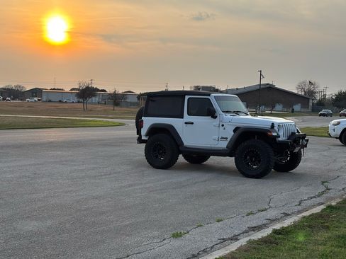 Used 2023 Jeep Wrangler Sport image 29