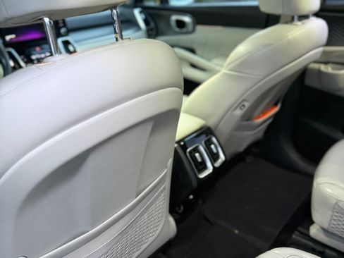 Used 2022 Kia Sorento SX w/ Panoramic Sunroof Package image 10