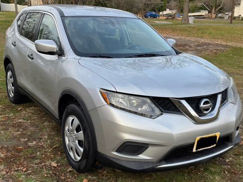 Used 2016 Nissan Rogue S image 2