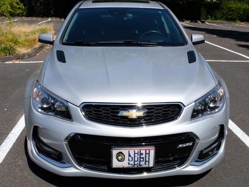 Used 2017 Chevrolet SS RWD image 6