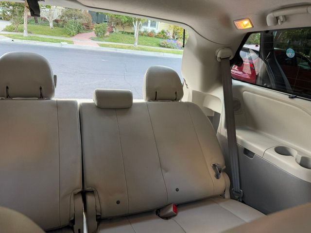 Used 2013 Toyota Sienna XLE w/ Premium Pkg FWD image 10