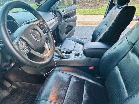Used 2018 Jeep Grand Cherokee Limited w/ Luxury Group II AWD/4WD image 16