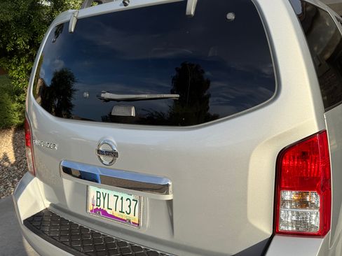 Used 2011 Nissan Pathfinder SV image 15