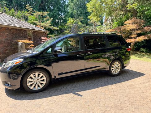 Used 2016 Toyota Sienna Limited Premium FWD image 1