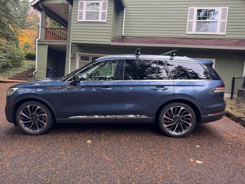 Used 2020 Lincoln Aviator Reserve w/ Equipment Group 202A image 8