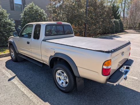 Used 2004 Toyota Tacoma PreRunner image 8