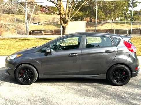 Used 2017 Ford Fiesta ST image 4