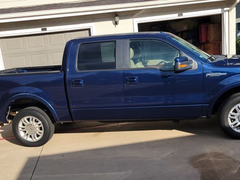 Used 2010 Ford F150 Lariat image 1