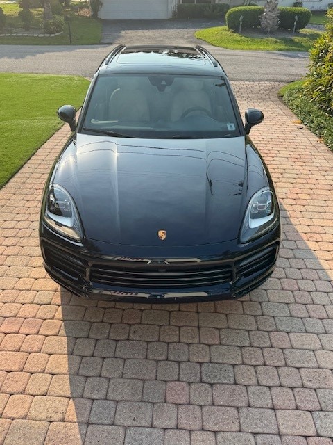 Used 2023 Porsche Cayenne Platinum Edition AWD/4WD image 2