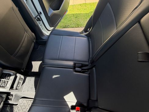 Used 2021 Volkswagen Tiguan SE w/ Panoramic Sunroof Package FWD image 21