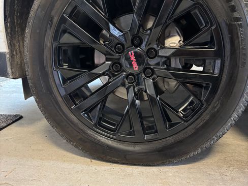 Used 2023 GMC Yukon XL SLT image 11