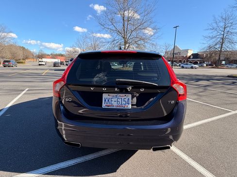 Used 2017 Volvo V60 T5 Platinum image 8