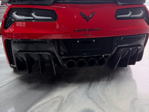 Used 2015 Chevrolet Corvette Z06 w/ 3LZ Preferred Equipment Group image 4