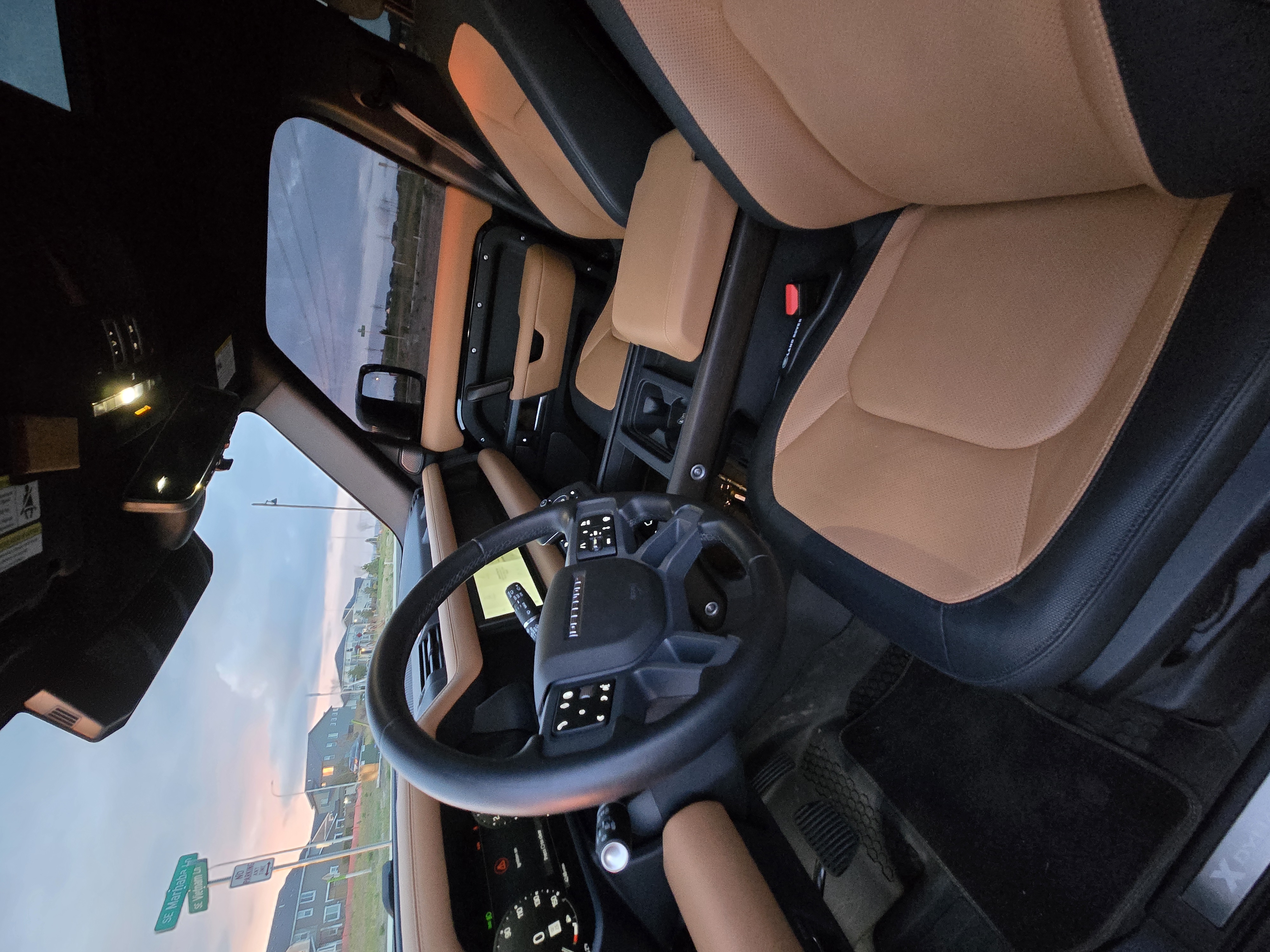 Used 2024 Land Rover Defender 110 X-Dynamic SE AWD/4WD image 5