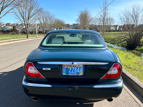 Used 2004 Jaguar XJ8 image 9