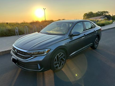 Used 2022 Volkswagen Jetta SEL image 1