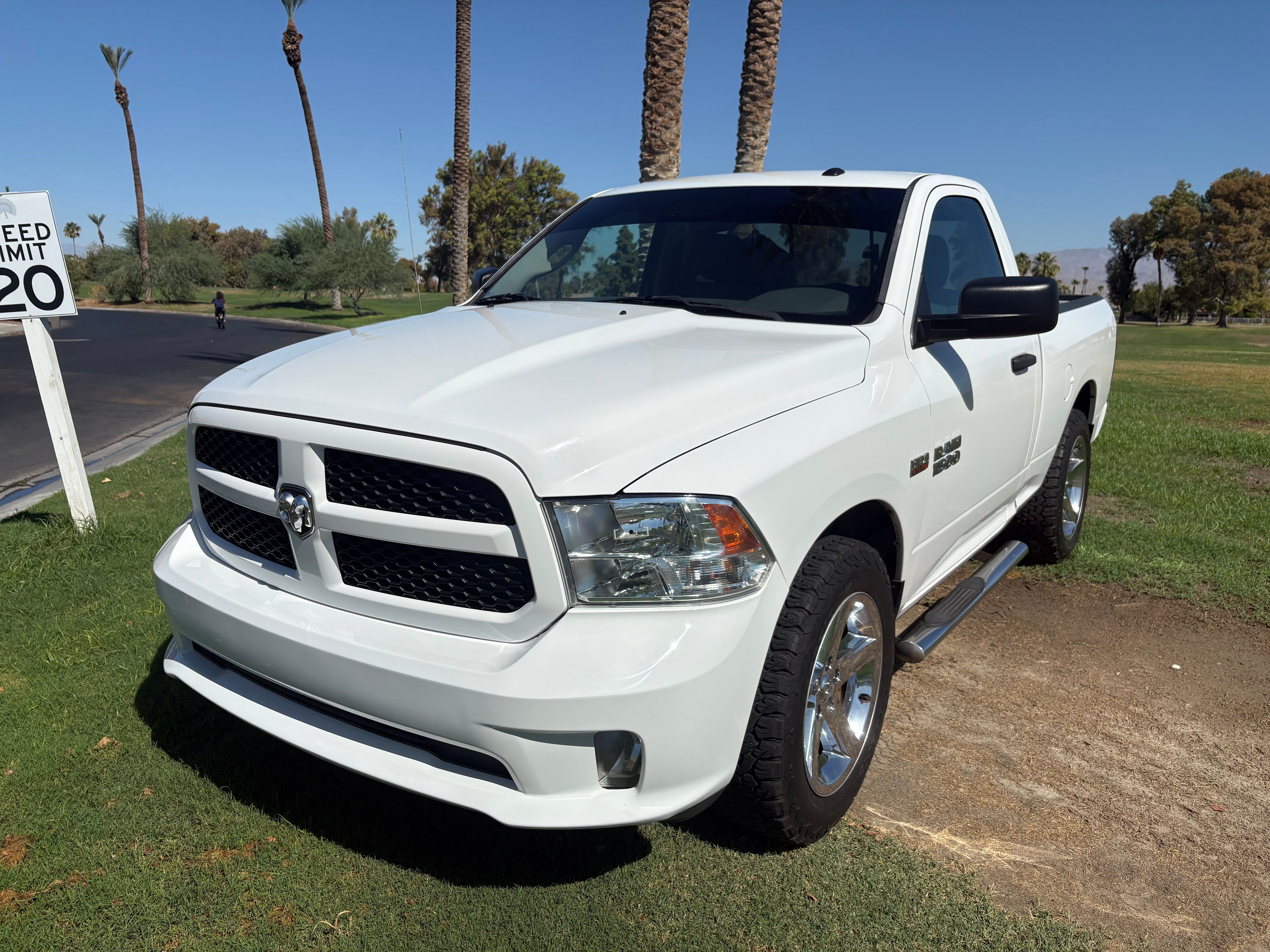 Used 2016 RAM 1500 Express RWD image 1