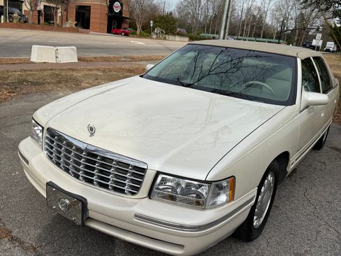 Used 1998 Cadillac De Ville Sedan image 6
