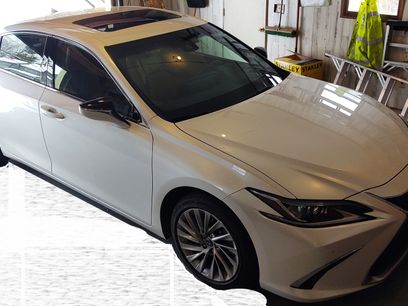 Used 2023 Lexus ES 300h w/ Luxury Package