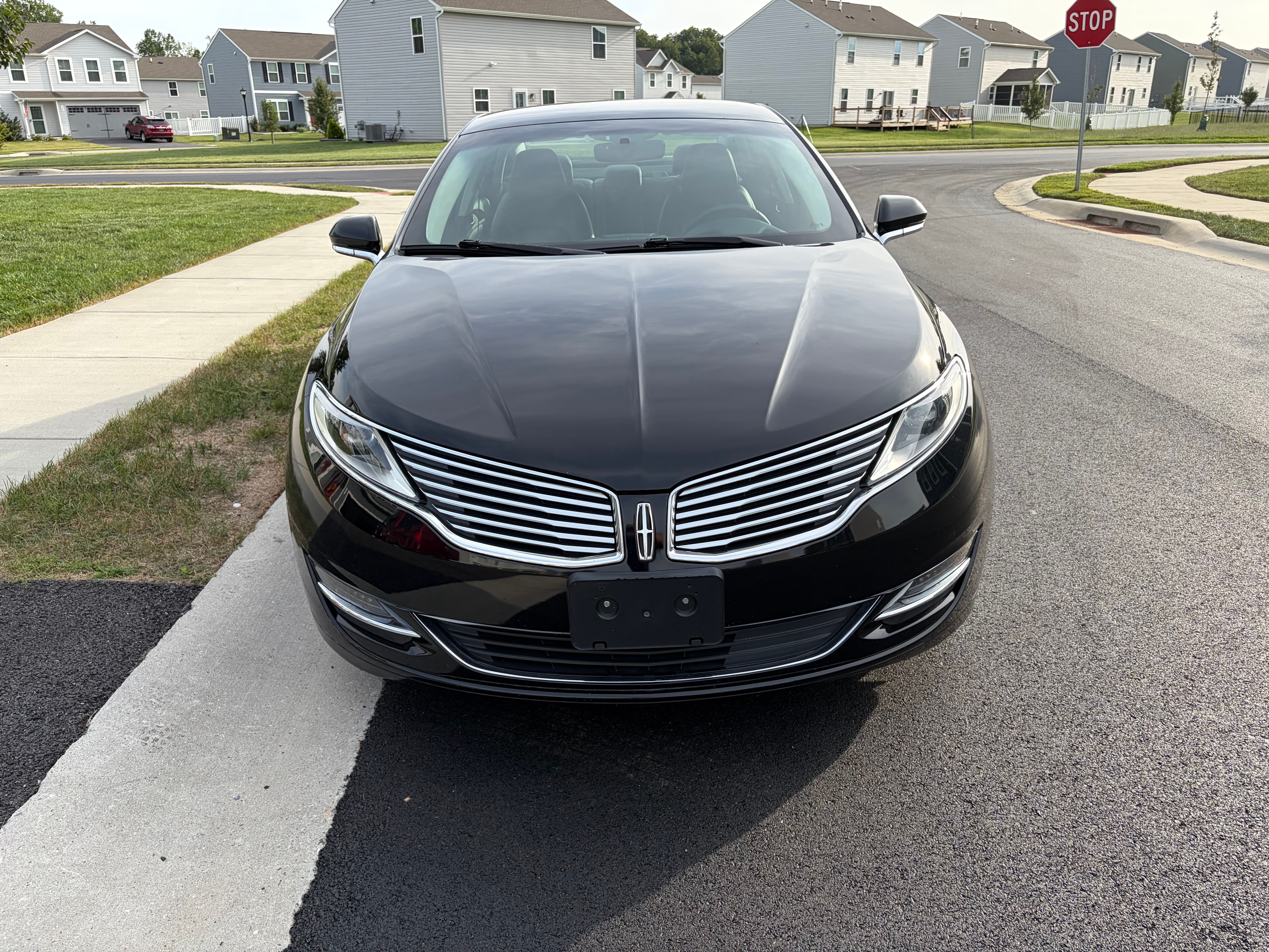 Used 2016 Lincoln MKZ FWD image 1