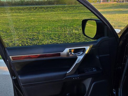 Used 2010 Lexus GX 460 image 11