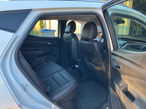 Used 2023 Chevrolet Bolt EUV LT w/ Convenience Package image 9