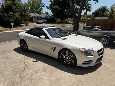 Used 2015 Mercedes-Benz SL 550 image 2