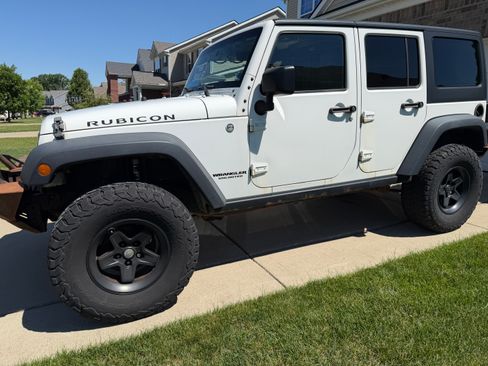 Used 2014 Jeep Wrangler Unlimited Rubicon w/ Connectivity Group AWD/4WD image 10