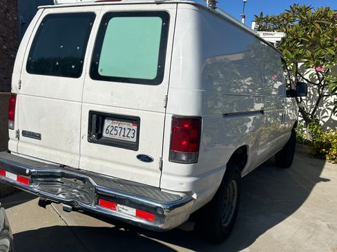 Used 2008 Ford E-350 and Econoline 350 Super Duty RWD image 2