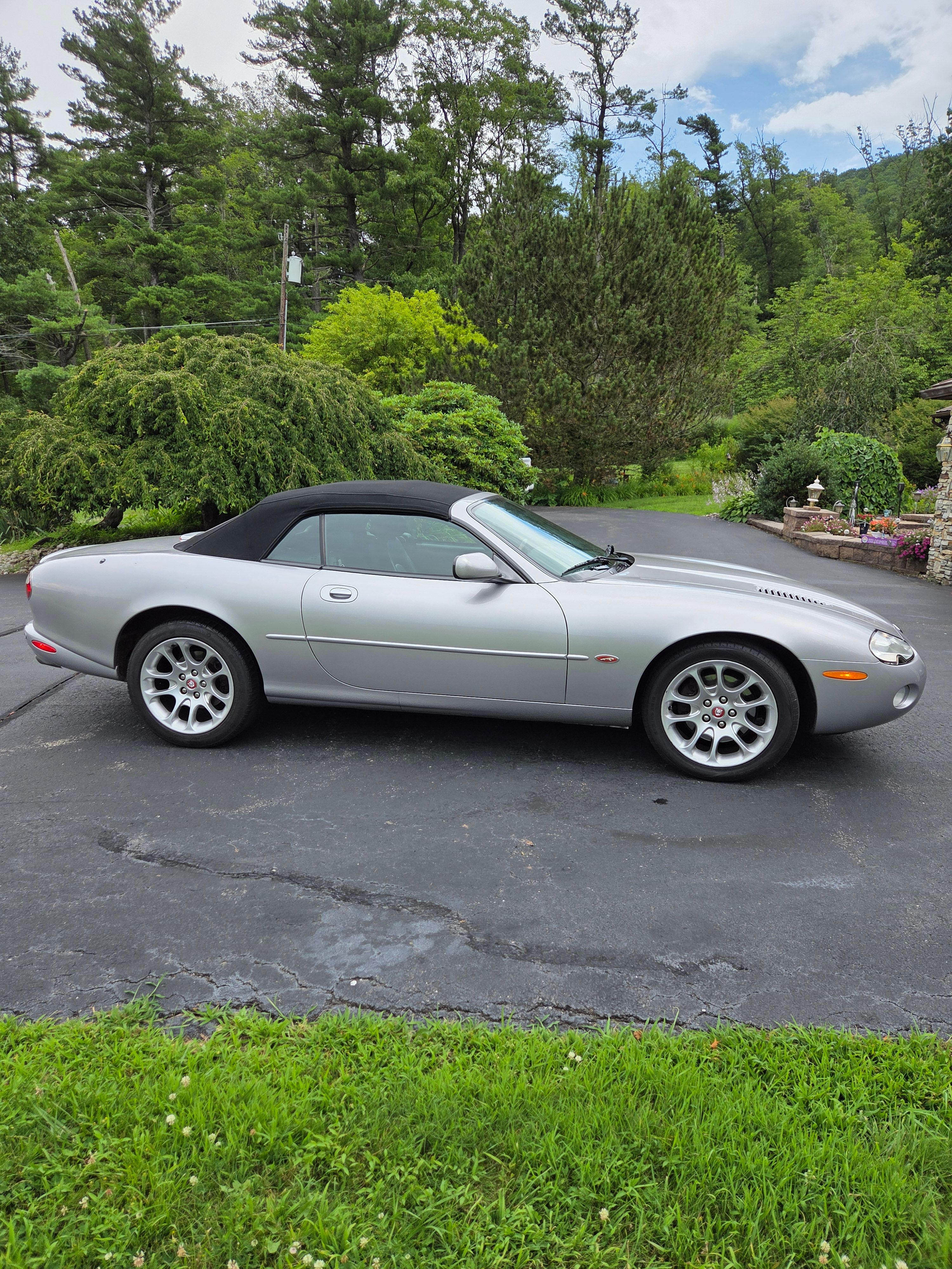 Used 2001 Jaguar XKR Convertible RWD image 4