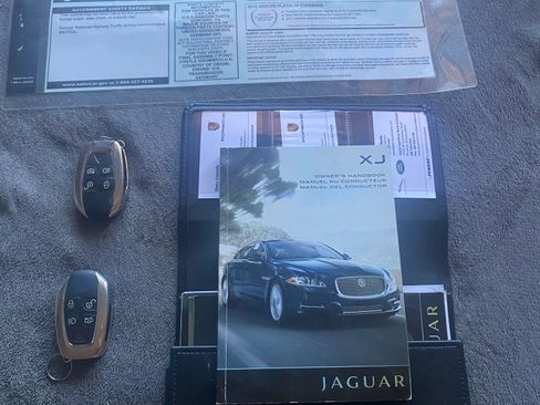Used 2012 Jaguar XJ image 15