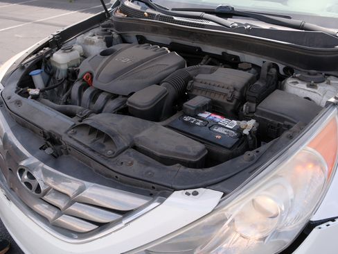 Used 2013 Hyundai Sonata Limited w/ Premium Pkg image 4