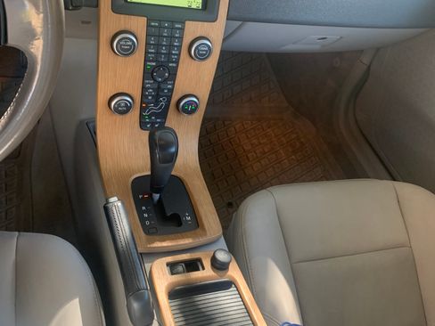 Used 2010 Volvo C70 T5 image 4