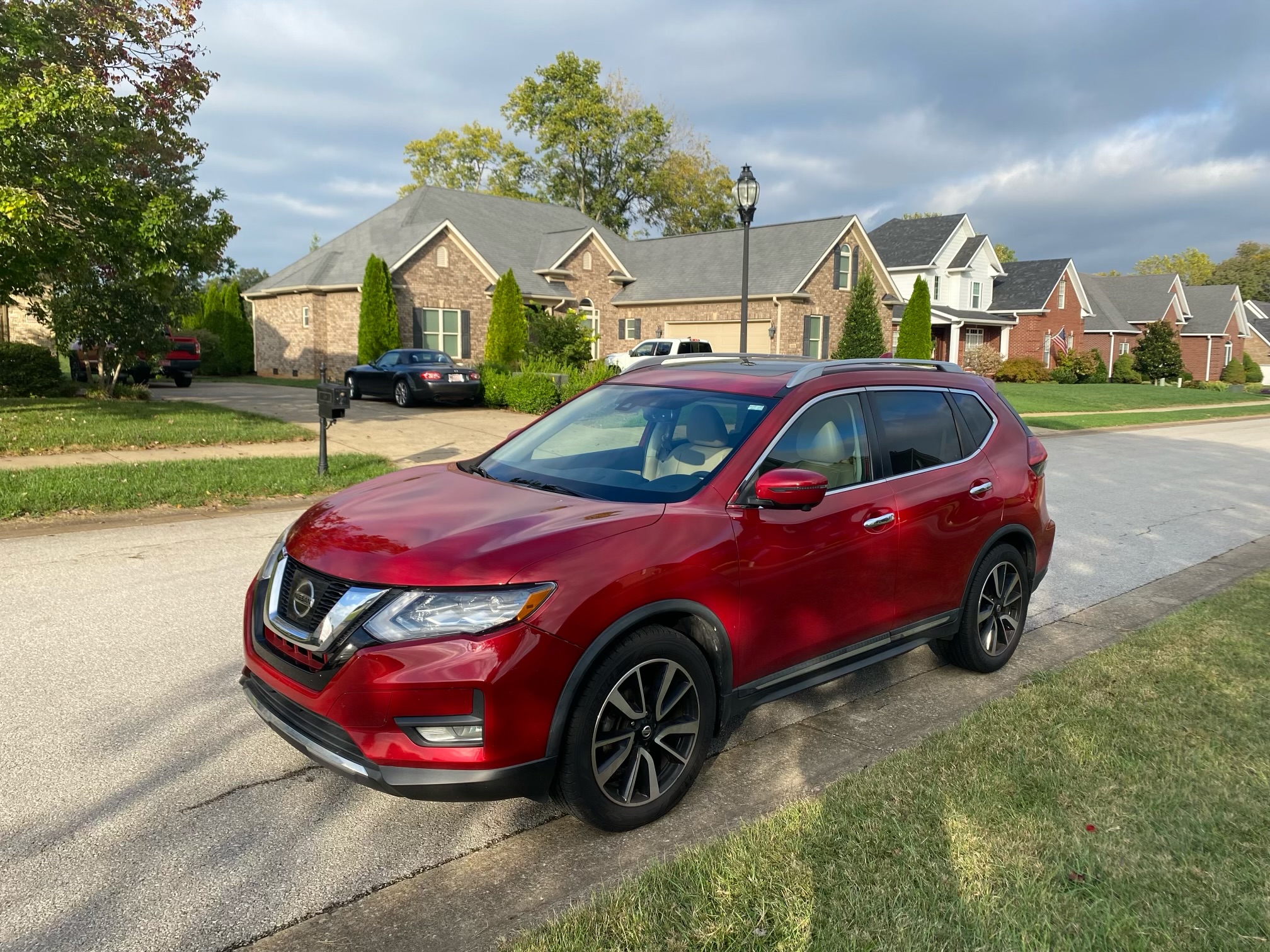 Used 2017 Nissan Rogue SL w/ SL Premium Package FWD image 5