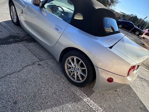 Used 2005 BMW Z4 2.5i image 1
