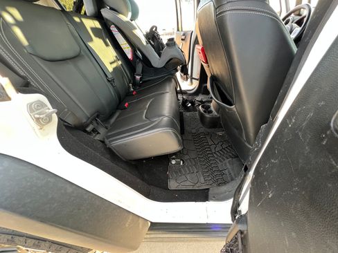 Used 2016 Jeep Wrangler Unlimited Rubicon image 19