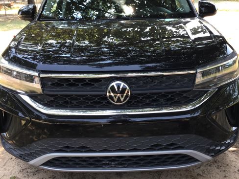 Used 2022 Volkswagen Taos SE FWD image 6