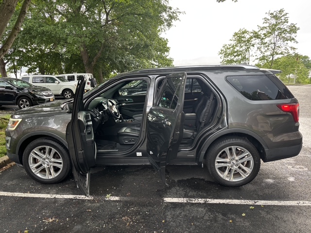 Used 2017 Ford Explorer Limited AWD/4WD image 4