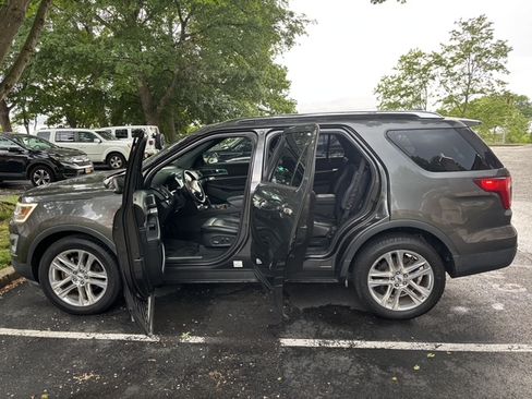 Used 2017 Ford Explorer Limited AWD/4WD image 5