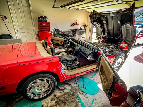 Used 1992 Chevrolet Corvette Convertible image 31