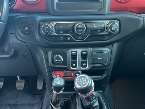 Used 2020 Jeep Wrangler Rubicon image 2