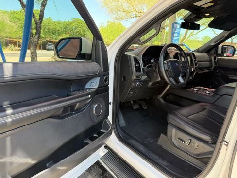 Used 2019 Ford Expedition Max XLT w/ Equipment Group 202A AWD/4WD image 8