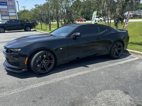 Used 2021 Chevrolet Camaro SS image 2