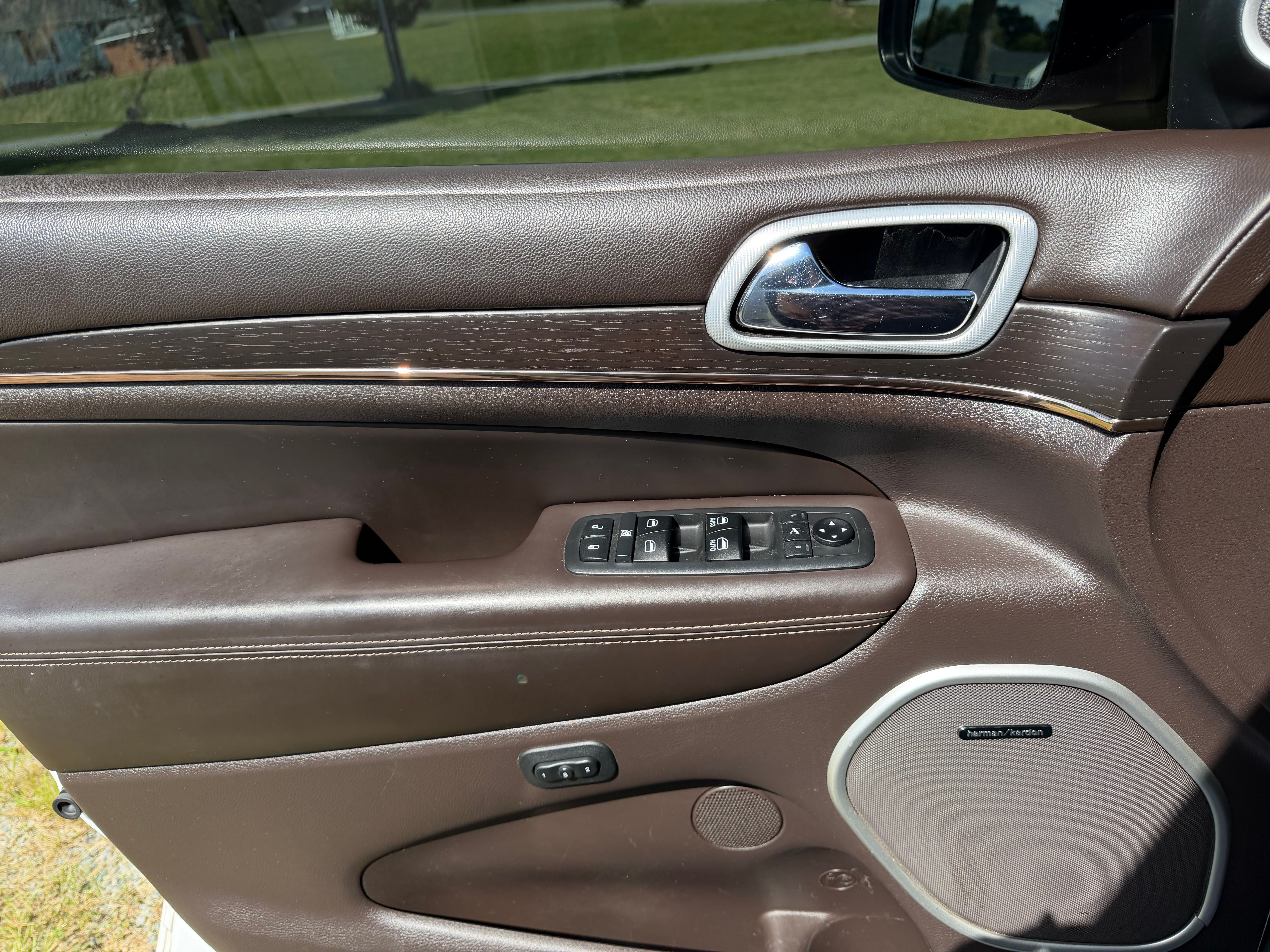 Used 2019 Jeep Grand Cherokee Summit AWD/4WD image 6