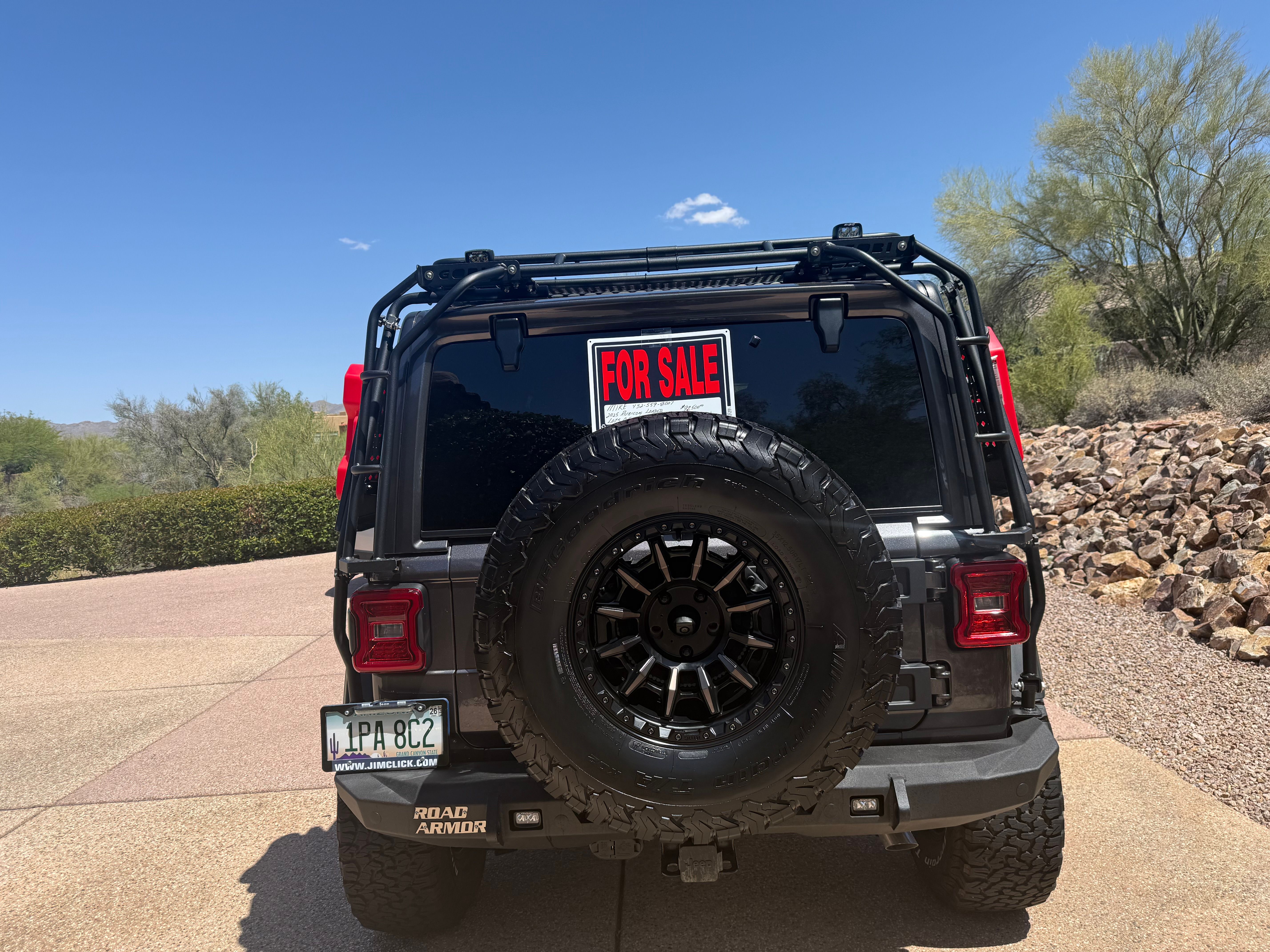 Used 2025 Jeep Wrangler Unlimited Rubicon w/ Convenience Group AWD/4WD image 14