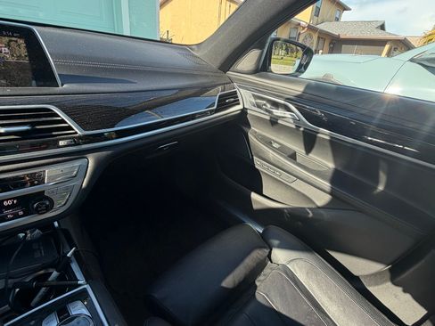 Used 2019 BMW 740i w/ Executive Package RWD image 10